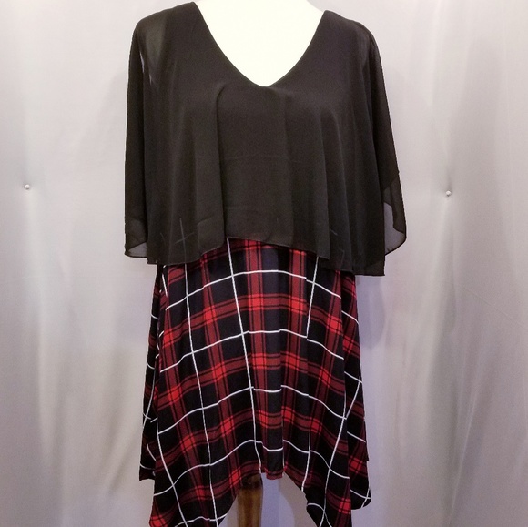 ⬇️$44 PRICE DROP Assymetrical Plaid Tunic - Picture 4 of 7